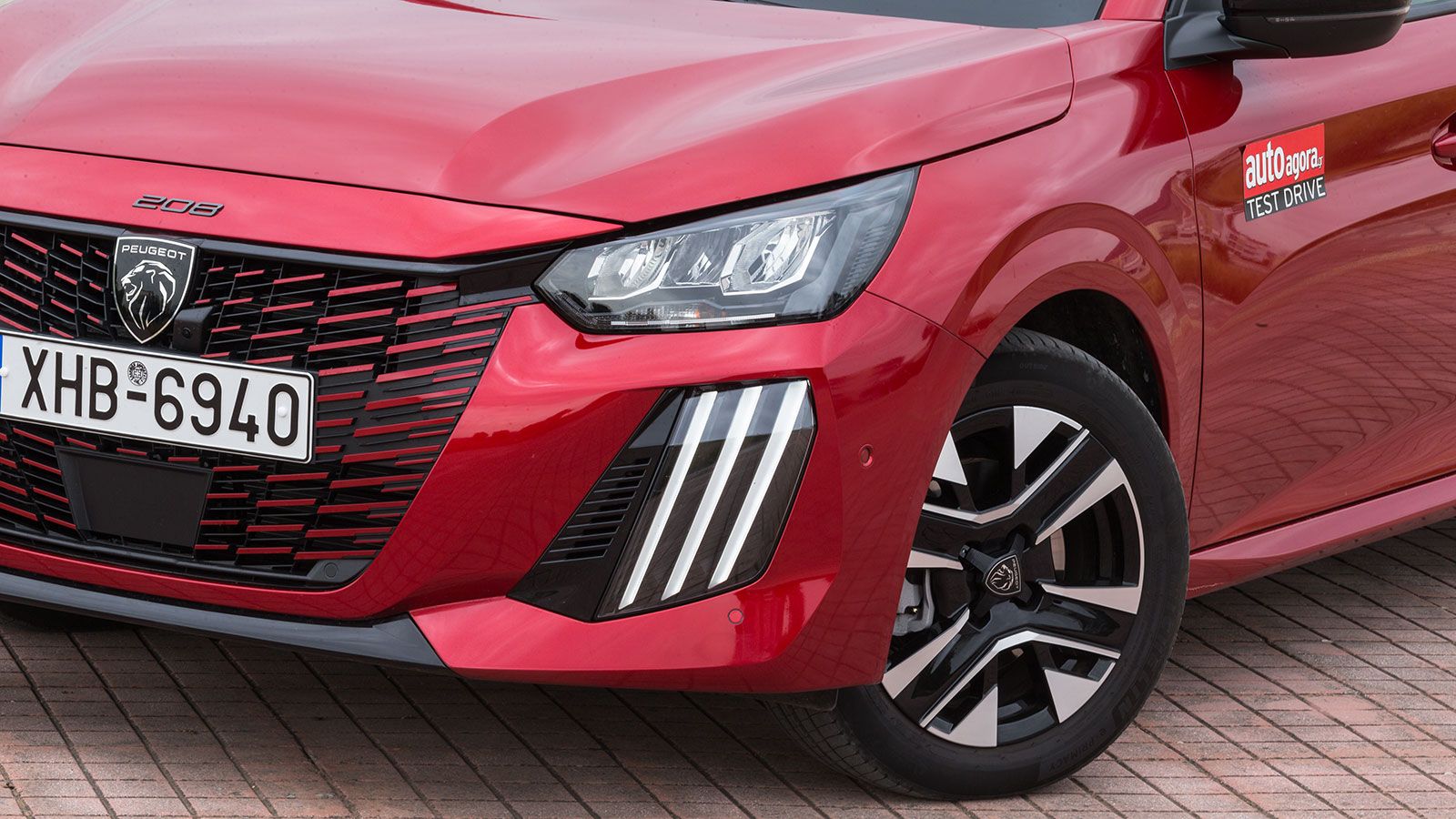 Peugeot 208 Hybrid: Premium καμπίνα και χαμηλή κατανάλωση